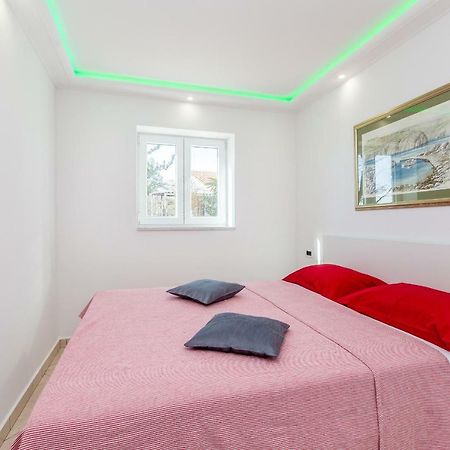 Apartments Jenny Pinezići Eksteriør bilde