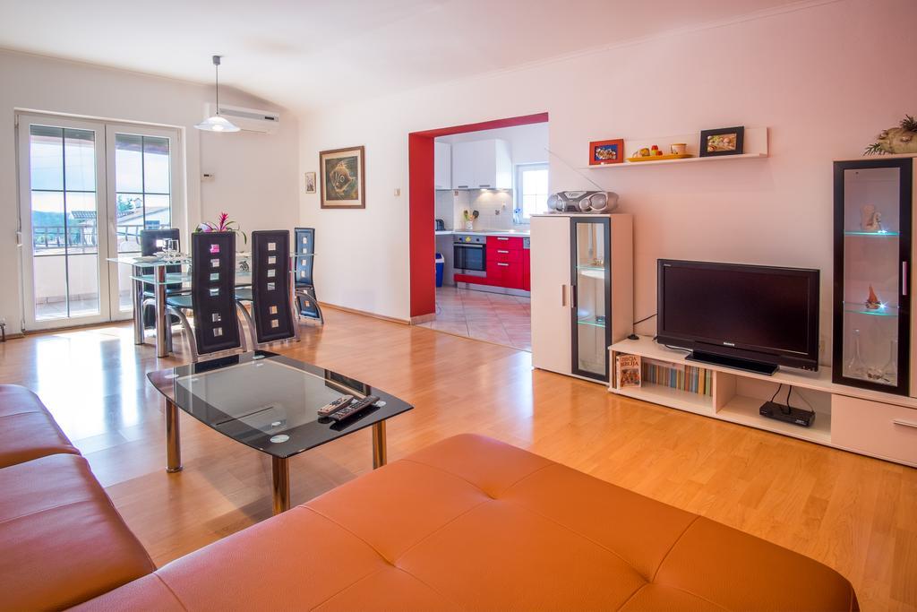 Apartments Jenny Pinezići Eksteriør bilde
