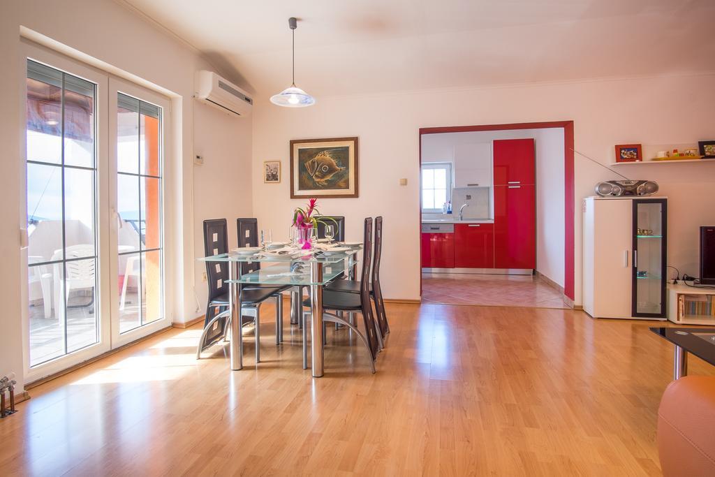 Apartments Jenny Pinezići Eksteriør bilde