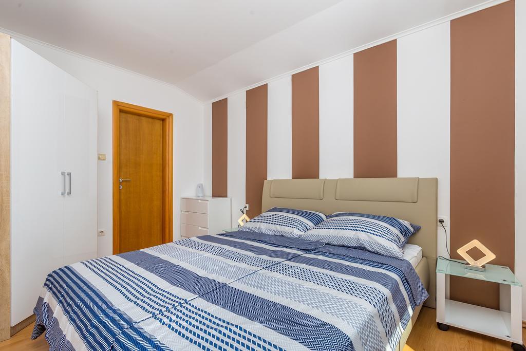 Apartments Jenny Pinezići Eksteriør bilde
