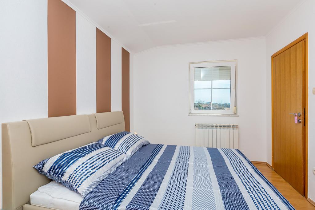 Apartments Jenny Pinezići Eksteriør bilde