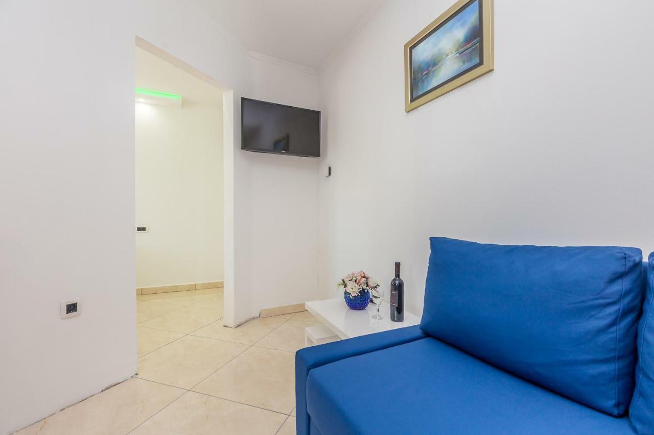 Apartments Jenny Pinezići Eksteriør bilde
