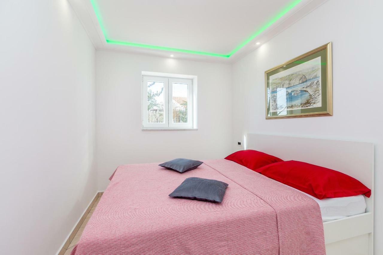 Apartments Jenny Pinezići Eksteriør bilde